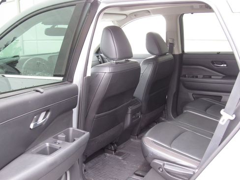 Used 2022 Nissan Pathfinder SL AWD/4WD image 14