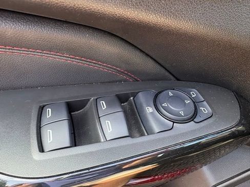 Used 2025 Chevrolet Trax RS w/ Sunroof Package FWD image 15