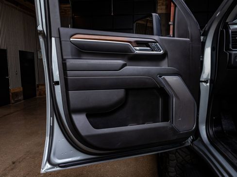 Used 2024 GMC Sierra 3500 Denali w/ Denali Reserve Package image 35