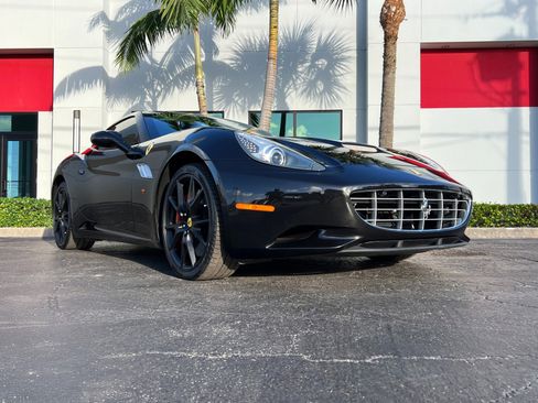 Used 2013 Ferrari California RWD image 4