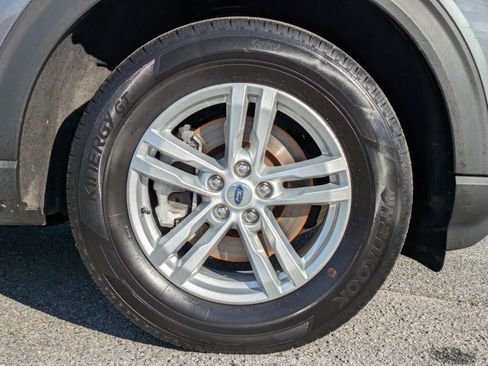 Certified 2023 Ford Explorer XLT w/ Equipment Group 202A image 9