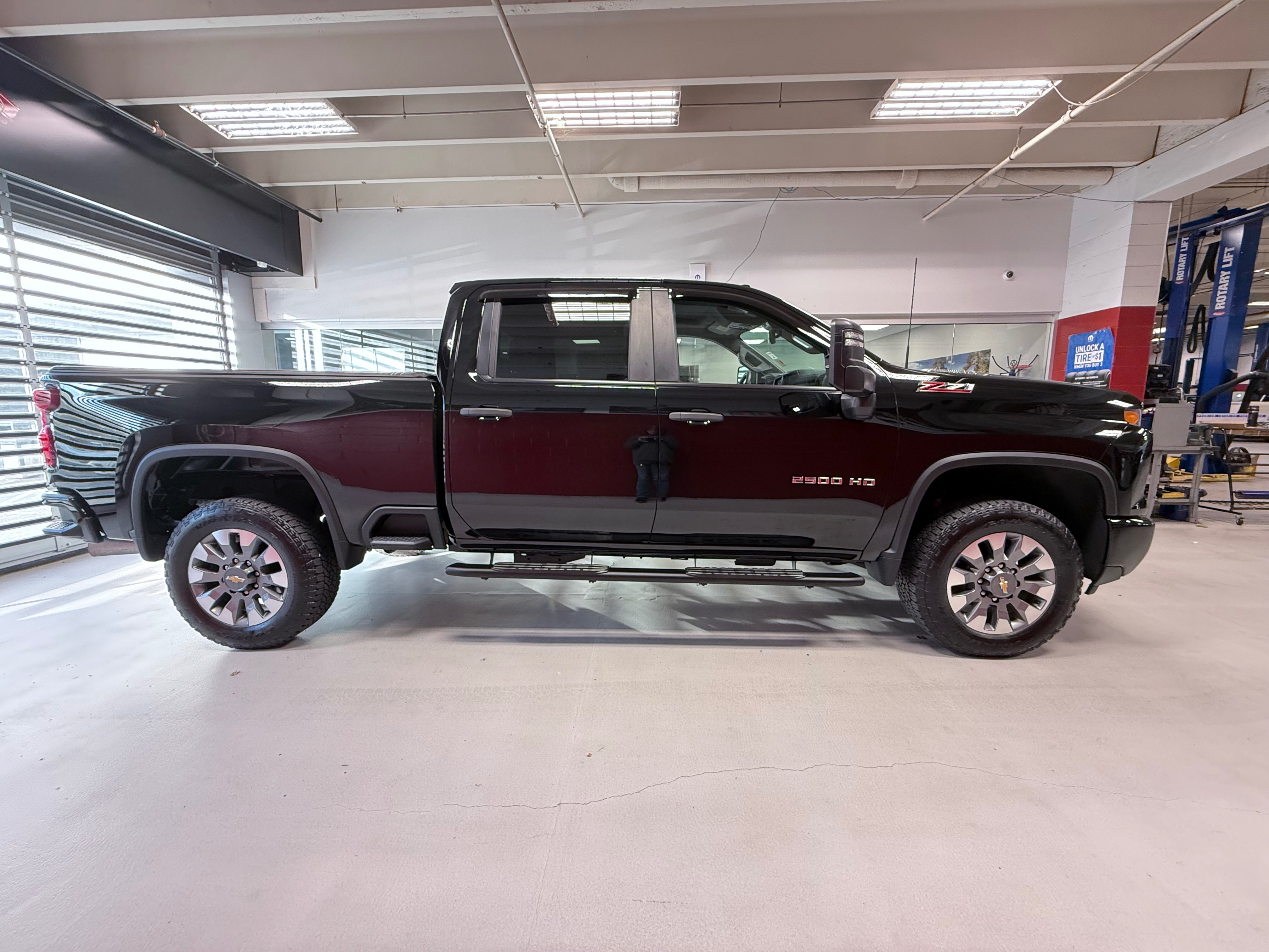 Used 2024 Chevrolet Silverado 2500 Custom w/ Custom Value Package AWD/4WD image 9