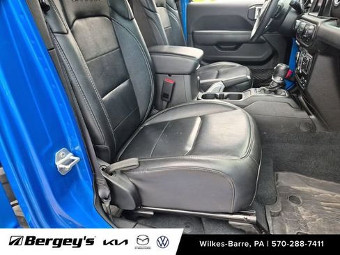 Used 2022 Jeep Wrangler Unlimited Sahara w/ Cold Weather Group AWD/4WD image 26