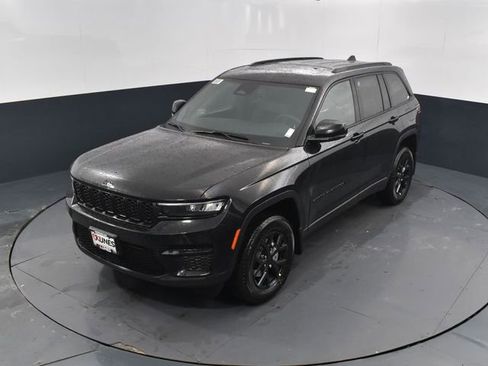 New 2025 Jeep Grand Cherokee Altitude image 42