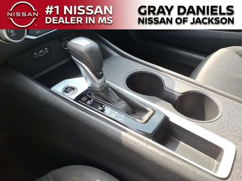 Used 2025 Nissan Altima 2.5 SV FWD image 19