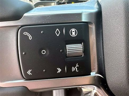 New 2025 Land Rover Discovery Dynamic SE image 29