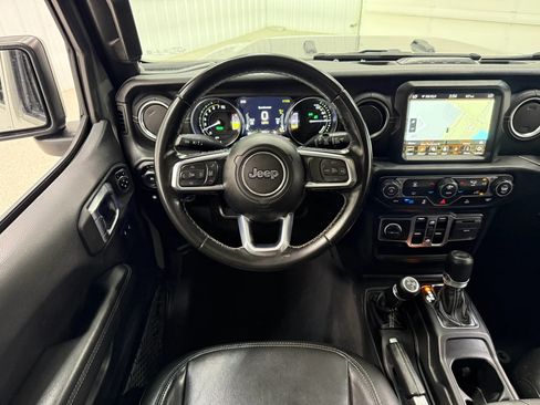 Used 2022 Jeep Wrangler Unlimited Sahara AWD/4WD image 8
