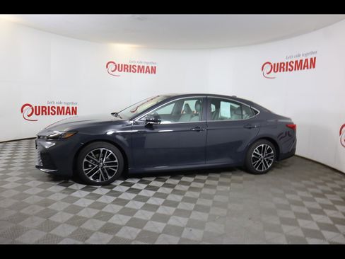 Used 2026 Toyota Camry XLE image 7