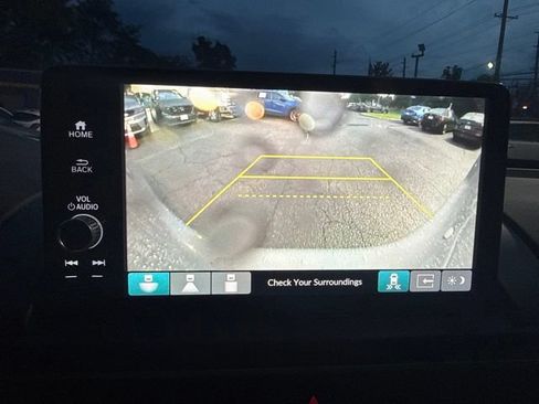 Used 2023 Honda Pilot Touring image 15
