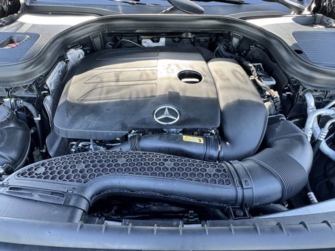 Used 2021 Mercedes-Benz GLC 300 4MATIC image 34