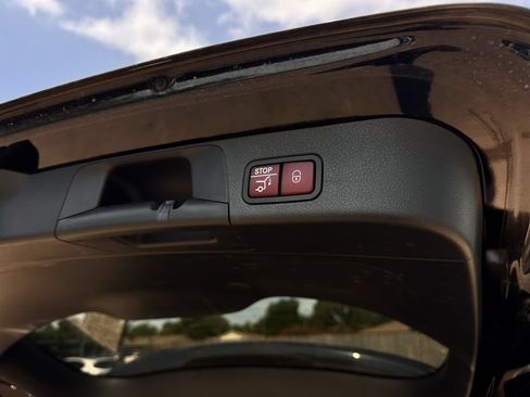 Used 2024 Mercedes-Benz GLB 250 image 29