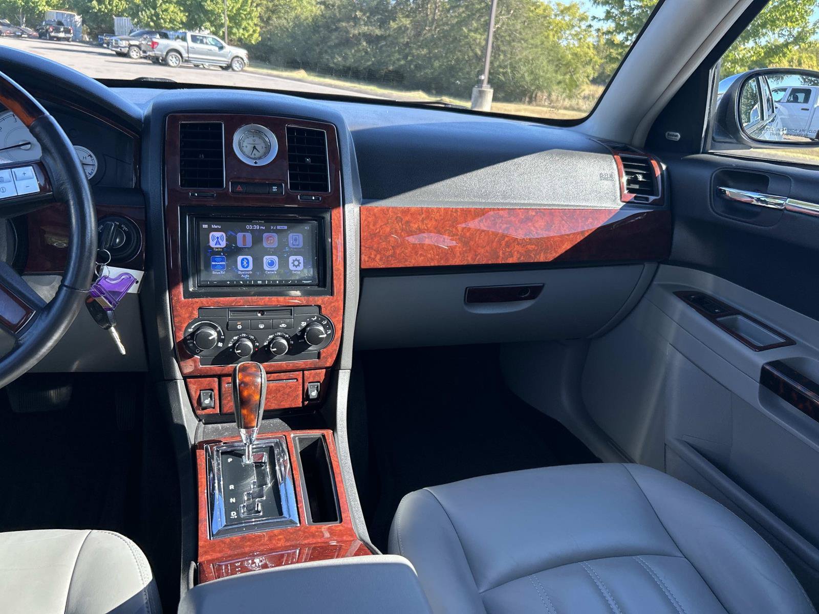 Used 2006 Chrysler 300 C w/ Navigation & Sound Group II RWD image 19