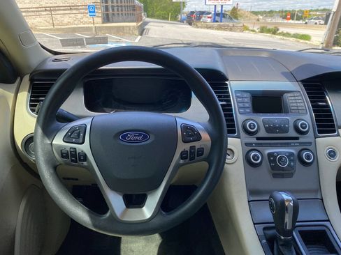 Used 2016 Ford Taurus SE FWD image 27