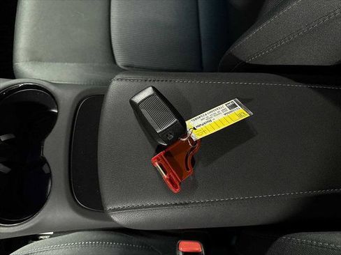 Certified 2023 Toyota Venza LE image 30