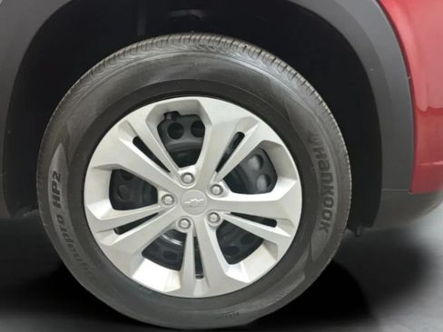 Used 2025 Chevrolet Trax LS FWD image 24