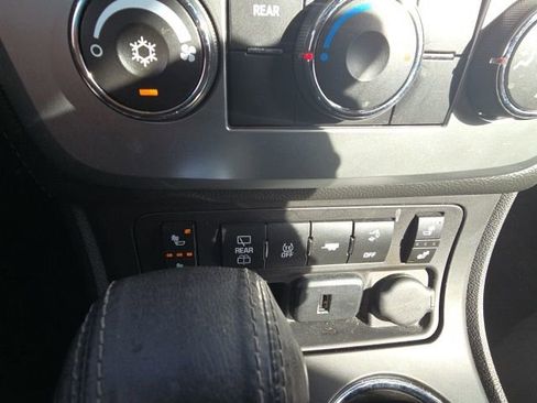 Used 2015 GMC Acadia SLE image 7