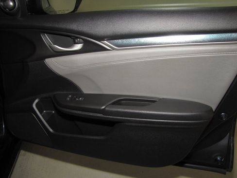 Certified 2018 Honda Civic Touring image 22