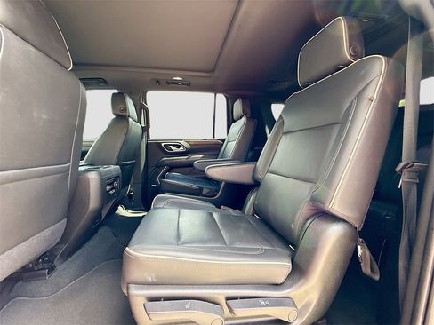 Used 2021 Chevrolet Suburban Premier w/ Premium Package image 27