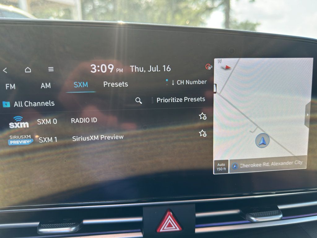 Used 2024 Hyundai Elantra Limited FWD image 16