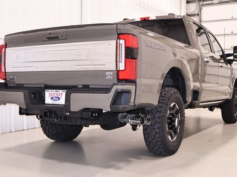 New 2026 Ford F250 Platinum w/ Platinum Plus Package AWD/4WD image 9