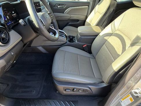 Certified 2024 Chevrolet Colorado ZR2 w/ ZR2 Convenience Package III image 13