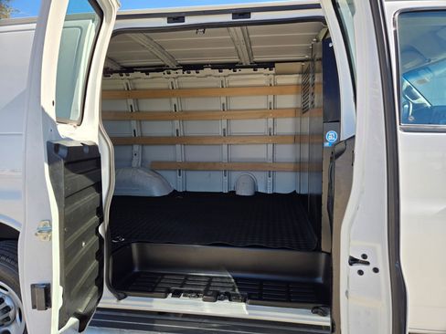 Used 2024 Chevrolet Express 2500 w/ Driver Convenience Package image 27