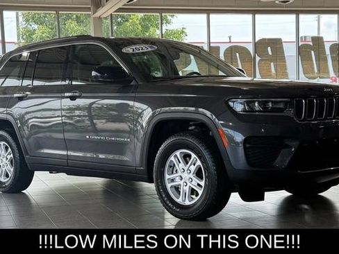 Used 2023 Jeep Grand Cherokee Laredo w/ Trailer Tow Prep Group (B) AWD/4WD image 2