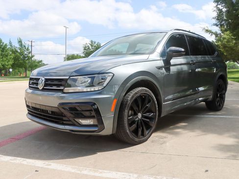 Used 2020 Volkswagen Tiguan SE R-Line image 3