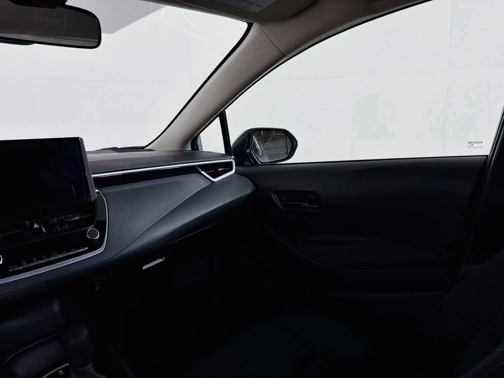 Used 2025 Toyota Corolla LE FWD image 20