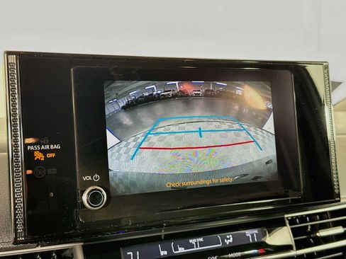 Used 2025 Toyota Sienna LE AWD/4WD image 15
