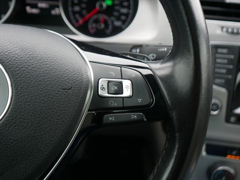 Used 2015 Volkswagen Golf SE image 29