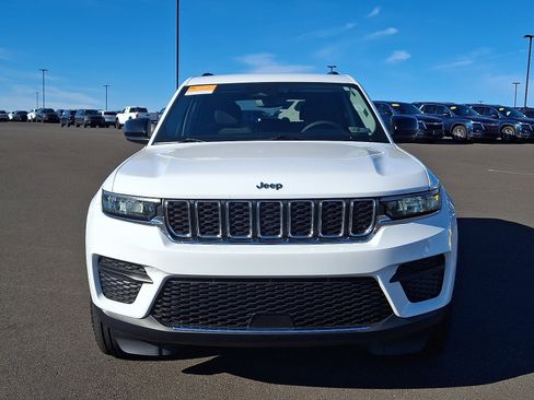 Certified 2024 Jeep Grand Cherokee Laredo image 2