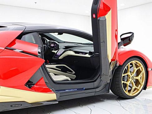 Used 2025 Lamborghini Revuelto AWD/4WD image 13