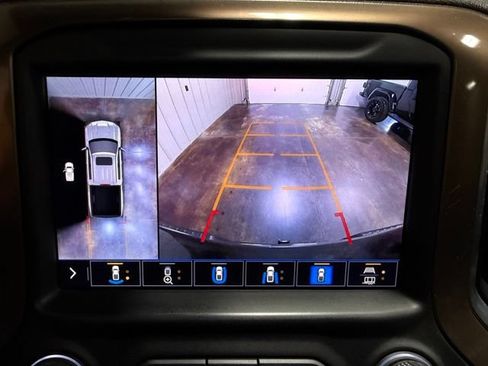 Used 2020 Chevrolet Silverado 1500 High Country w/ Technology Package AWD/4WD image 40