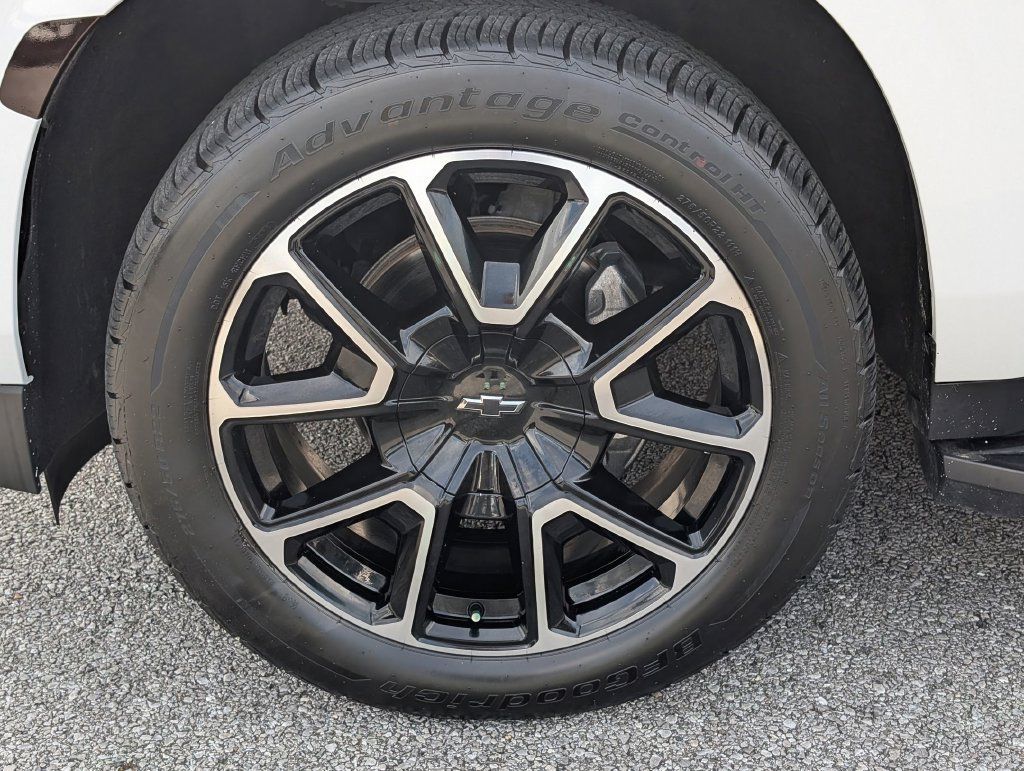 Used 2021 Chevrolet Suburban RST AWD/4WD image 11
