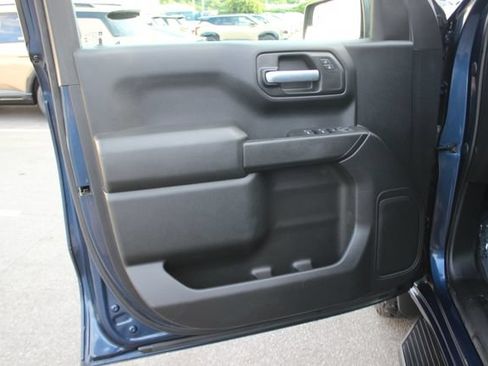 Used 2020 Chevrolet Silverado 1500 Custom Trail Boss w/ Custom Convenience Package AWD/4WD image 17