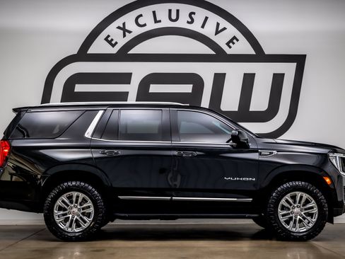 Used 2023 GMC Yukon SLT AWD/4WD image 9