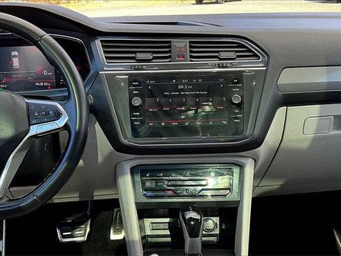 Used 2023 Volkswagen Tiguan SE R-Line image 16