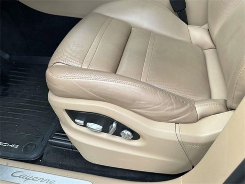 Used 2019 Porsche Cayenne E-Hybrid image 23