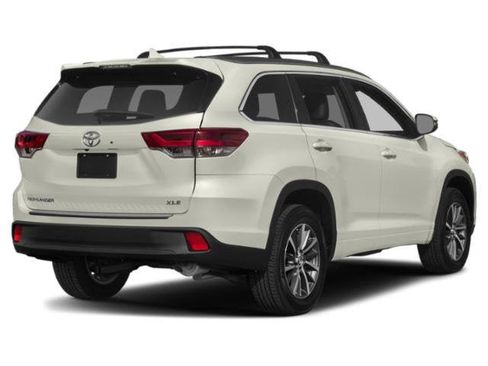 Used 2019 Toyota Highlander XLE AWD/4WD image 2