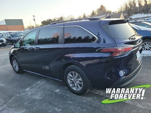 Used 2022 Toyota Sienna LE image 5