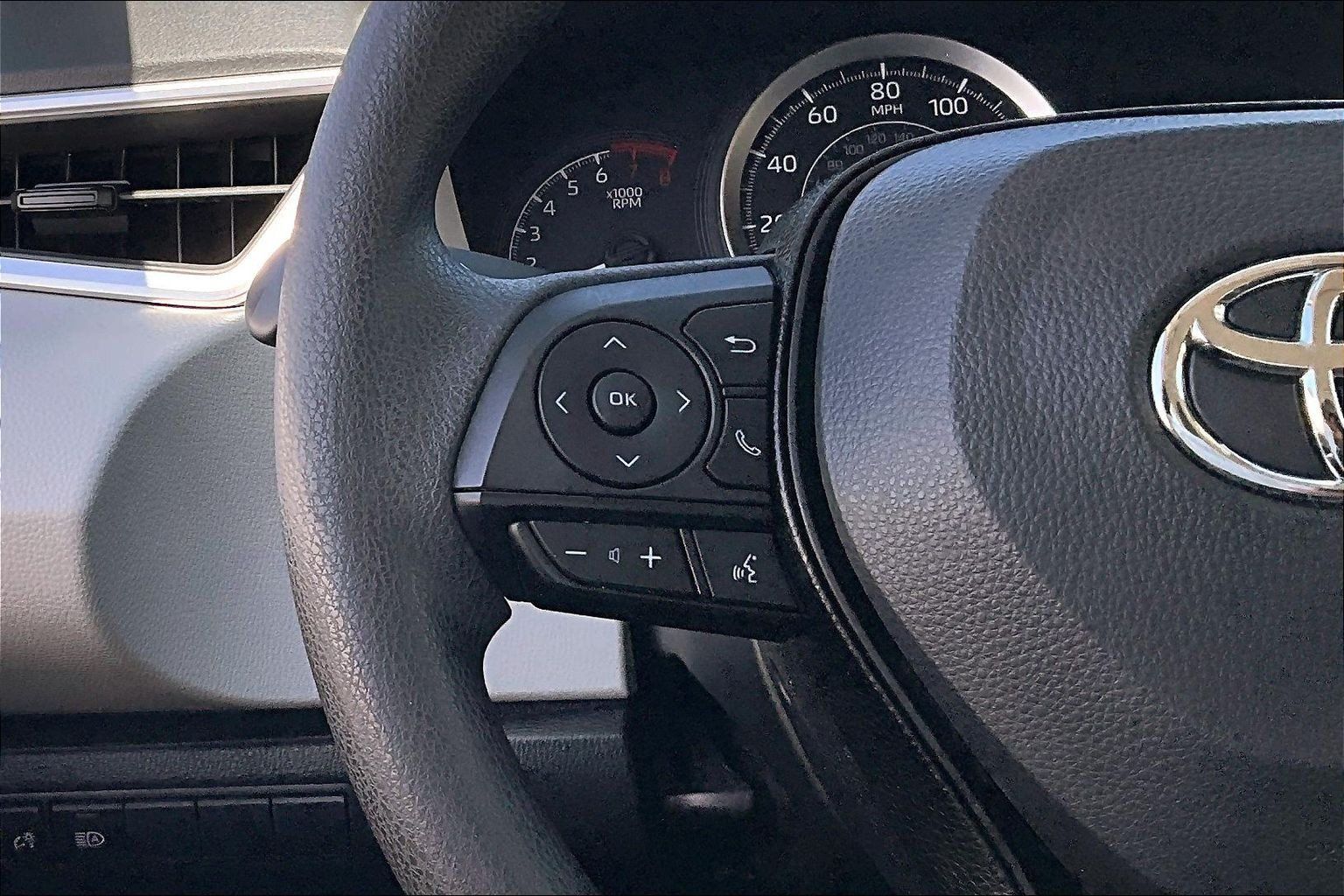 Used 2020 Toyota Corolla LE w/ Carpet Mat Package (TMS) FWD image 18