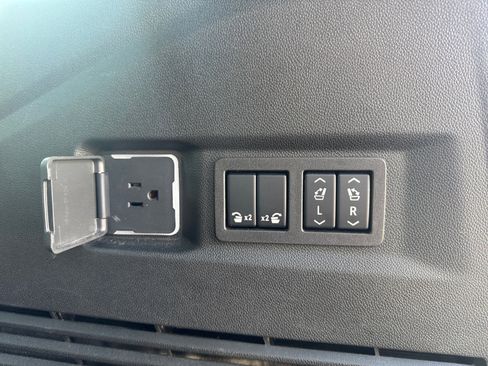 Used 2024 Chevrolet Tahoe High Country image 7