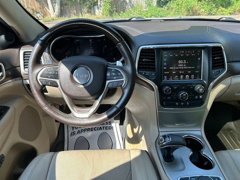 Used 2015 Jeep Grand Cherokee Overland AWD/4WD image 16