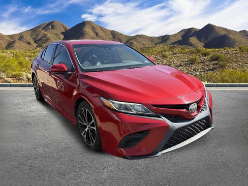 Used 2019 Toyota Camry SE w/ Carpet Mat Package FWD image 3