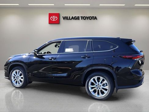 New 2026 Toyota Highlander Limited image 3