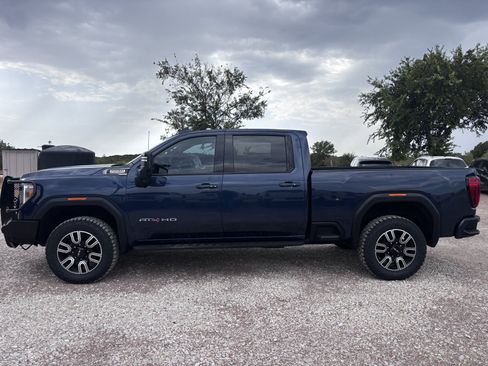Used 2023 GMC Sierra 2500 AT4 w/ AT4 Preferred Package AWD/4WD image 2