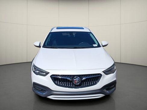 Used 2018 Buick Regal Preferred w/ Driver Confidence Package #1 AWD/4WD image 2