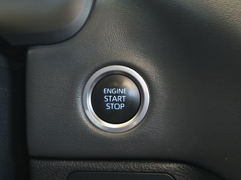 Used 2024 Toyota Tundra Platinum AWD/4WD image 21