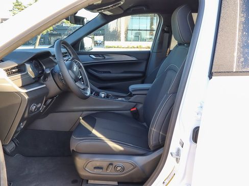 New 2025 Jeep Grand Cherokee Laredo w/ Luxury Tech Group I image 13